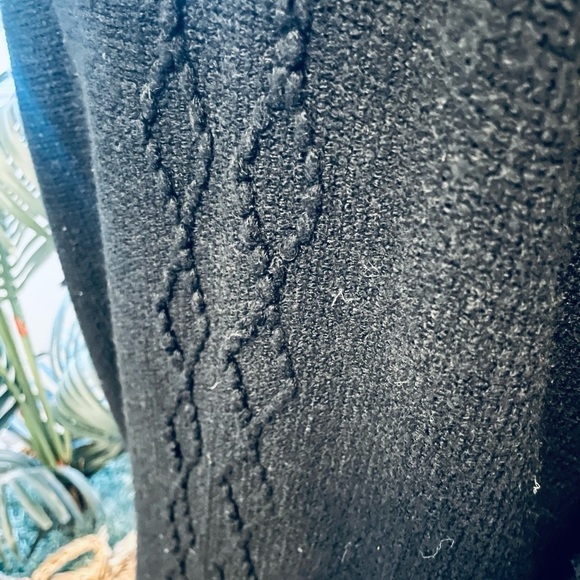 Knitted Poncho/Cardigan with Wooden Buttons - Picture 6 of 16